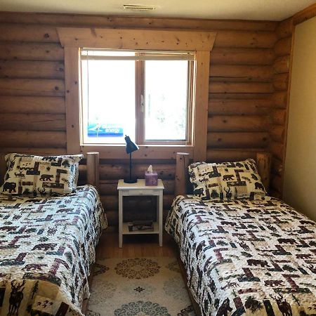 Folding Mountain B & B Форт-Нельсон Екстер'єр фото