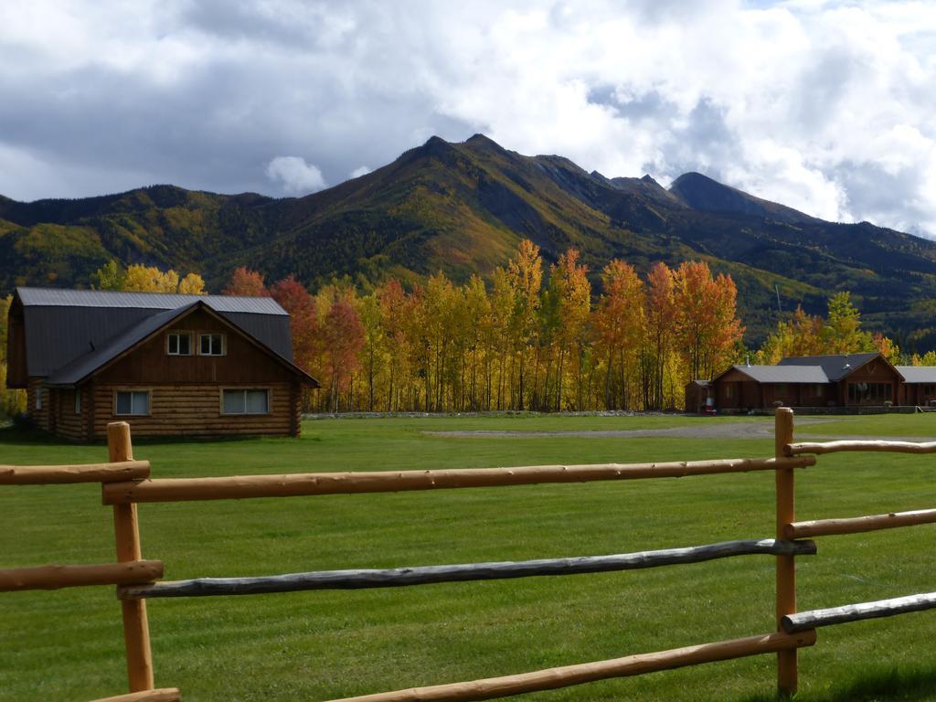 Folding Mountain B & B Форт-Нельсон Екстер'єр фото