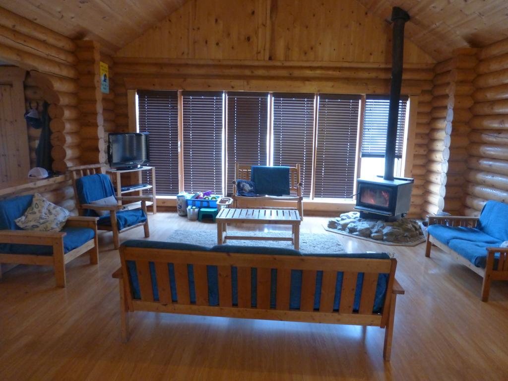 Folding Mountain B & B Форт-Нельсон Екстер'єр фото