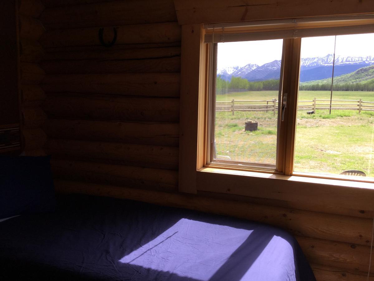 Folding Mountain B & B Форт-Нельсон Екстер'єр фото